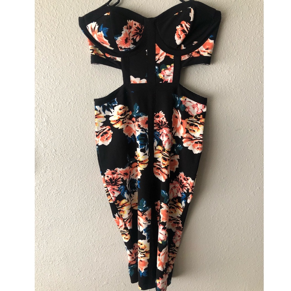 Very sexy, cutout floral dress
